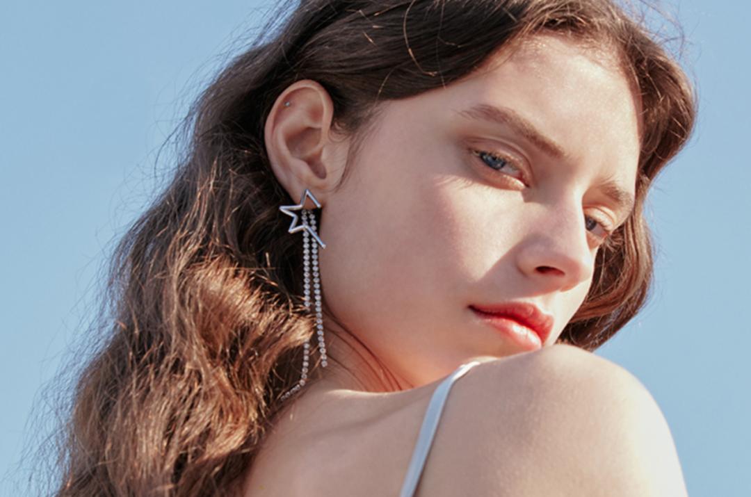 今年一定要给自己买一对红色耳环,耳环买什么材质的好