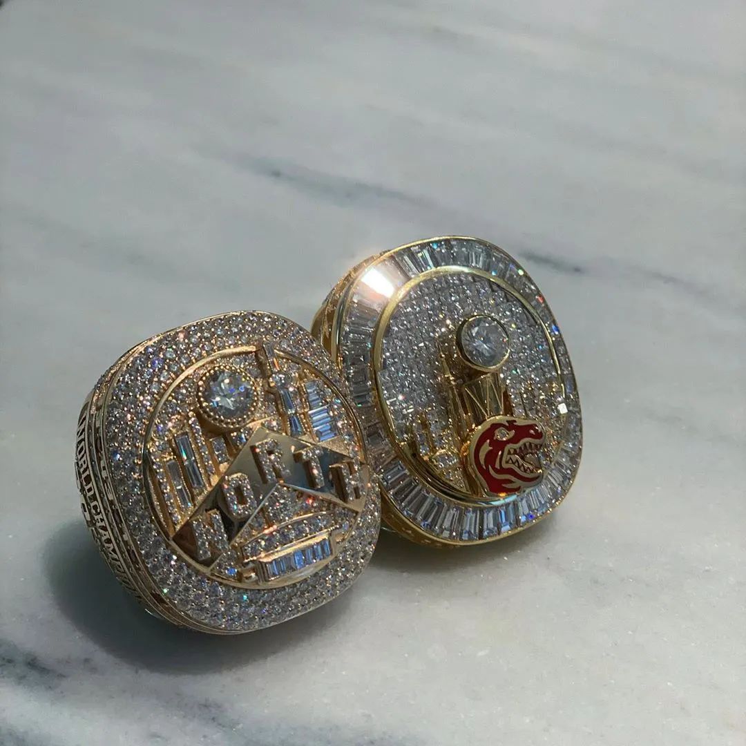 TS、Billie等人背后的高级定制珠宝商们