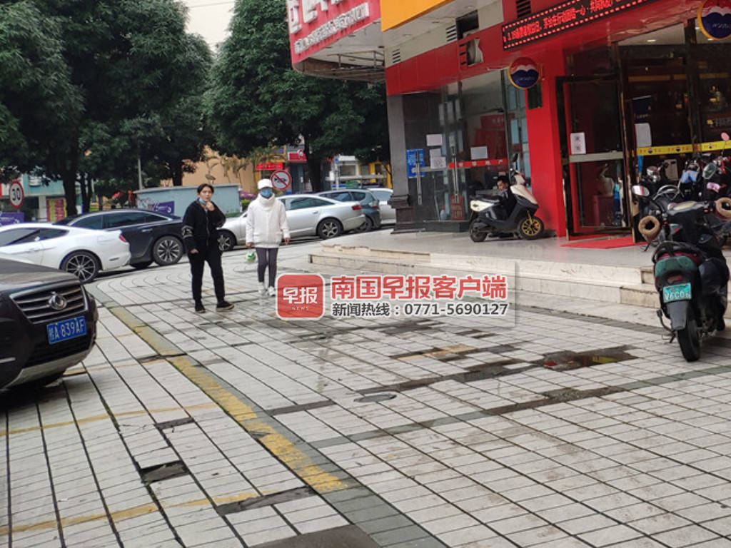 小区门口无人值守岗亭,南宁一小区保安