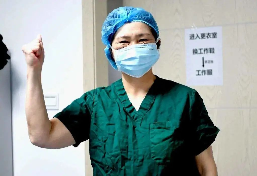 鏍″洯骞挎挱浜戠浼犲0,鏍″洯骞挎挱涓滄柟鍗