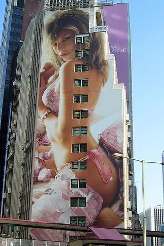 41岁妖孽超模养鸡种田,凭一张动图霸屏15年:原来这只老狐狸,早已修成了仙