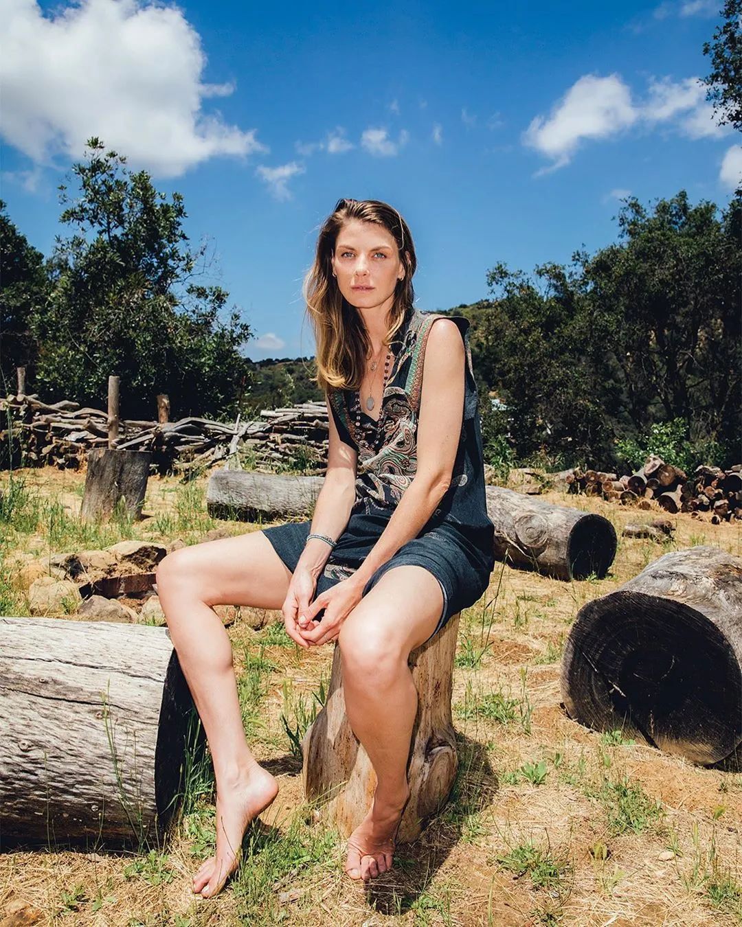 41岁妖孽超模养鸡种田,凭一张动图霸屏15年:原来这只老狐狸,早已修成了仙