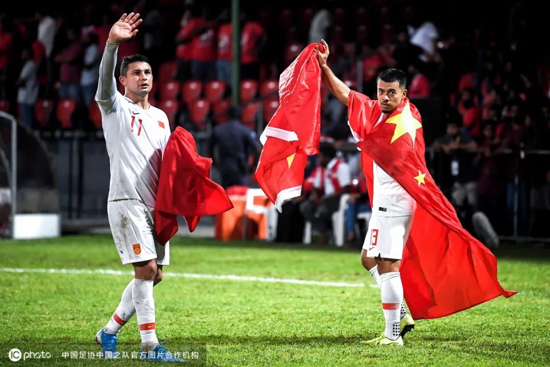 ICTalk|拍摄一场国足比赛,我要按4000次快门