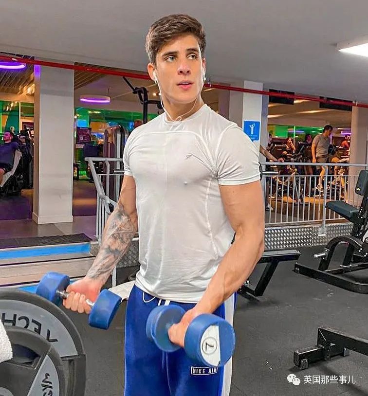 内马尔老妈和弟弟,内马尔52岁母亲近况