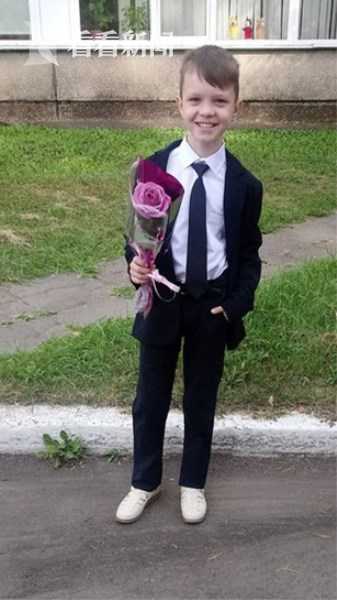 女孩怀孕8个月做剖腹产,年纪很小的女生怀孕后剖腹产