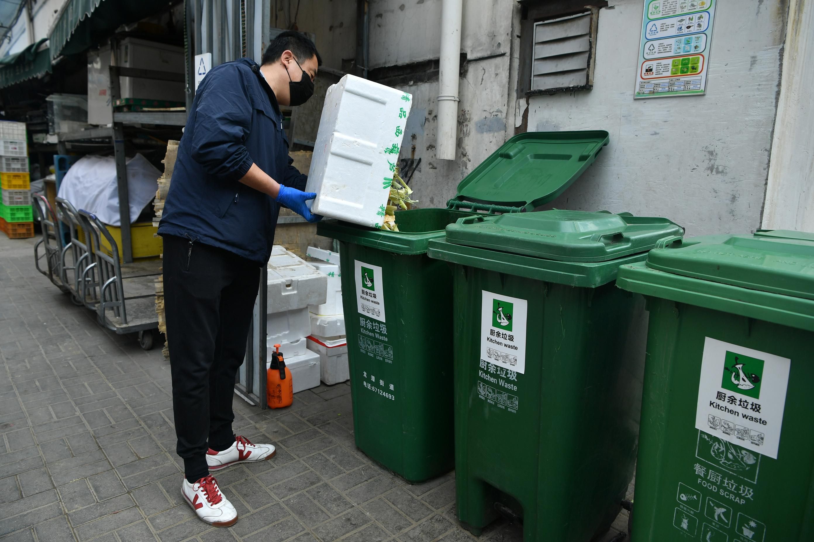 超市提供免费塑料袋,不得免费提供塑料购物袋