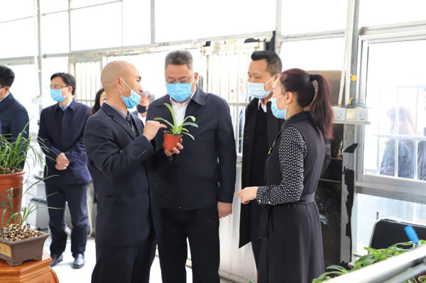 副省长王世杰到都匀四小调研青少年科学素质提升实施情况