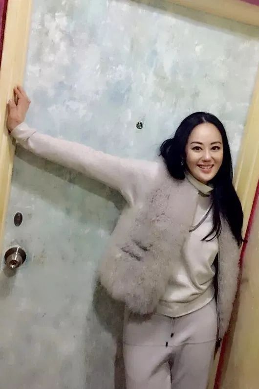 4岁逛连卡佛，13岁成香奈儿常客，她才是初代白富美