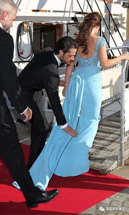 当年嫁入瑞典王室的不雅王妃跑去支援医生！曾不待见的瑞典民众，现在也开始夸了