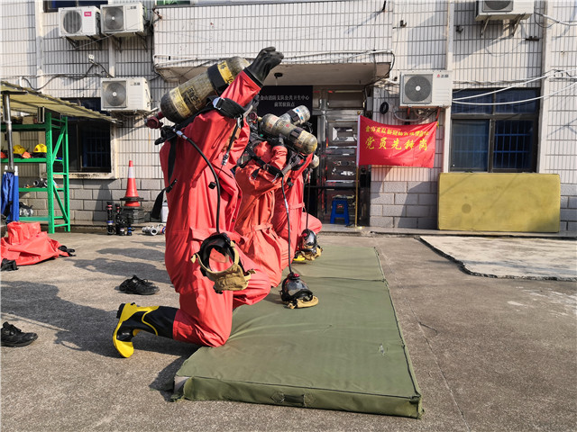 24小时在线！在防疫一线坚守66天的“火焰蓝”