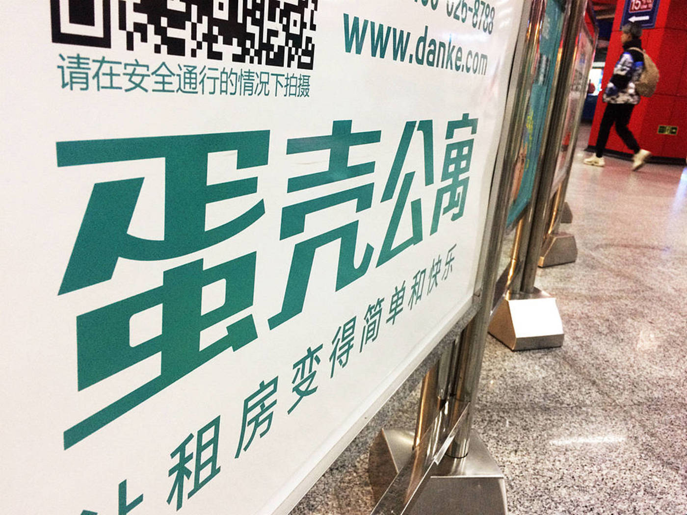 鎾曟帀澧欏鐨勭焊澧欑毊鎺夎惤,鎾曟帀鐢荤毊闇插嚭楠ㄥご