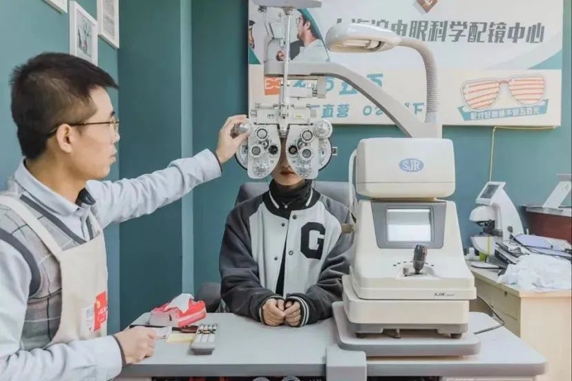 免费给学生捐眼镜的公益活动,公益活动免费送眼镜