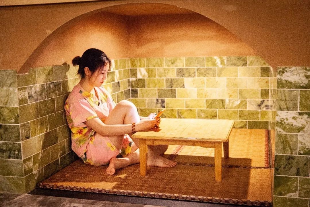 「温泉盛宴狂欢开启」只需28.1元!金水湾金水湾超大浴场两万平(单人洗浴+游泳),游玩旅行的快乐,内含洗浴,游泳,汗蒸,大屏观影