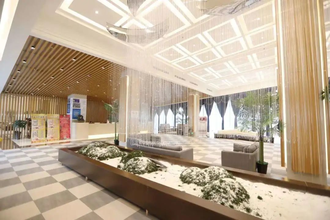 「温泉盛宴狂欢开启」只需28.1元！金水湾金水湾超大浴场两万平（单人洗浴+游泳），游玩旅行的快乐，内含洗浴，游泳，汗蒸，大屏观影