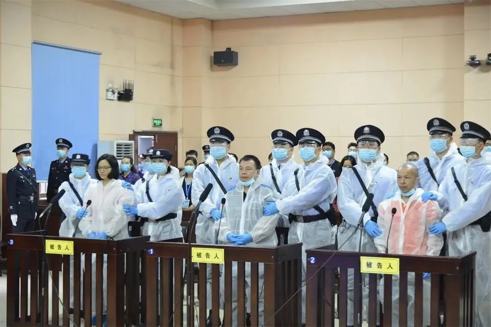 5月1日|疫情速读！俄总理新冠病毒检测呈阳性；“老师用成绩胁迫女生发生性关系”……