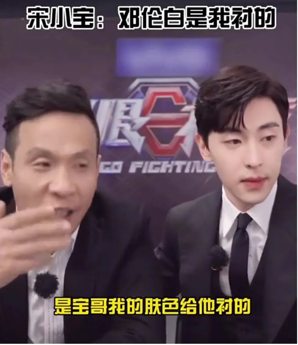 狐狸来了|张子枫快跟邓伦学学户外“防黑”秘籍吧