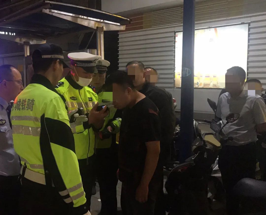 喝酒后遇到紧急情况下能开车吗,白酒喝了第二天能不能开车