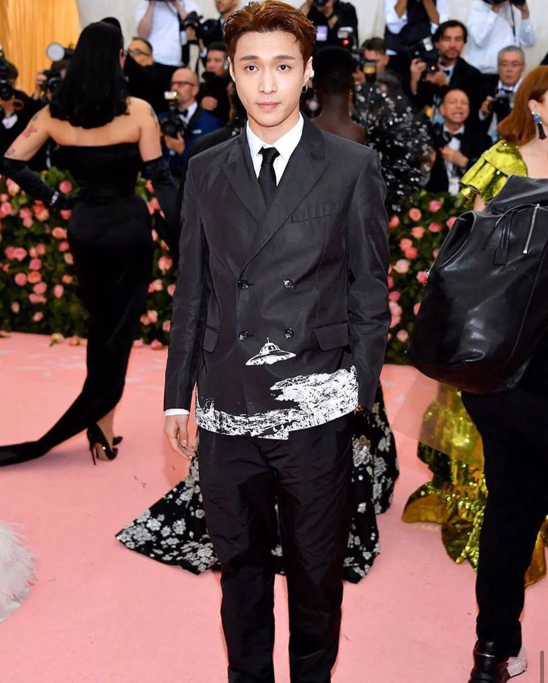 大都会盛典“十年回忆杀”，看戏精时尚如何挑战庶民的审美