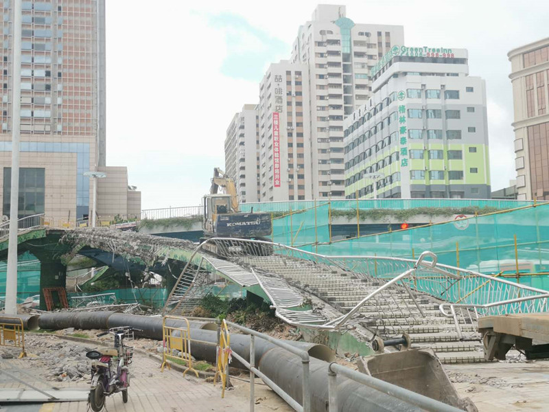 富华道人行天桥要拆除？原来是加装电梯和遮阳设施