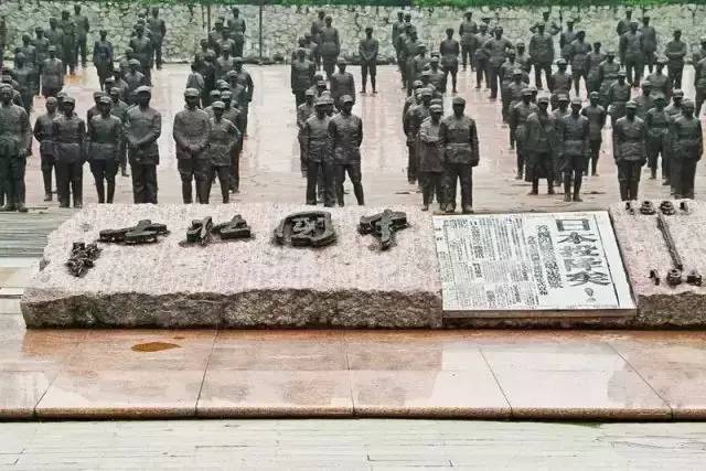 他曾位列中国富豪榜，如今却倾家荡产甘愿为“奴”……