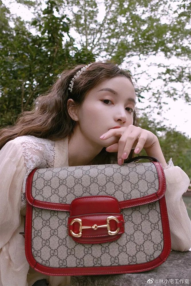宋祖儿的包包里有什么,宋祖儿包包里面的东西