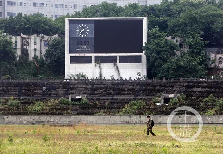 重庆大田湾体育中心,贺龙体育场重庆