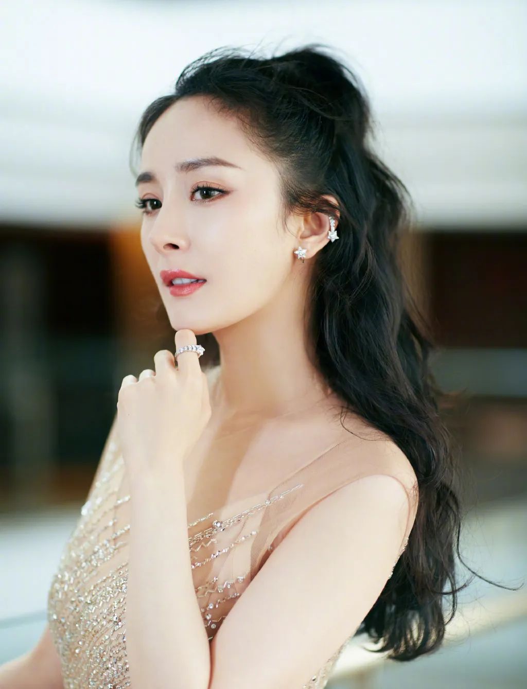 种草鹅｜今年配小裙子最好看的“玻璃唇”来了