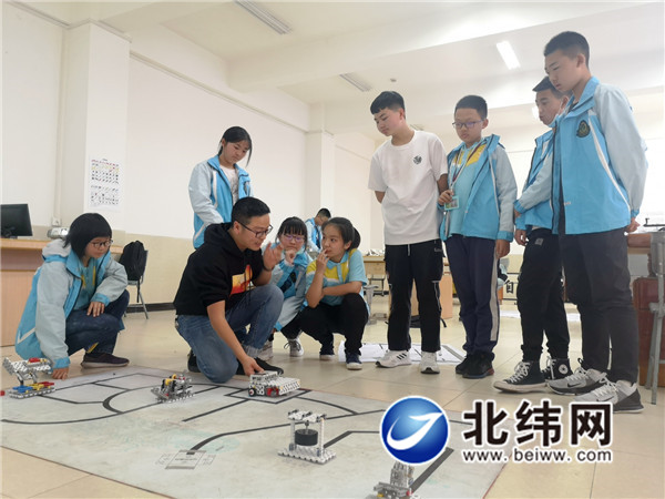 春风化雨育桃李一片丹心铸师魂,春风化雨润桃李一片丹心育英才