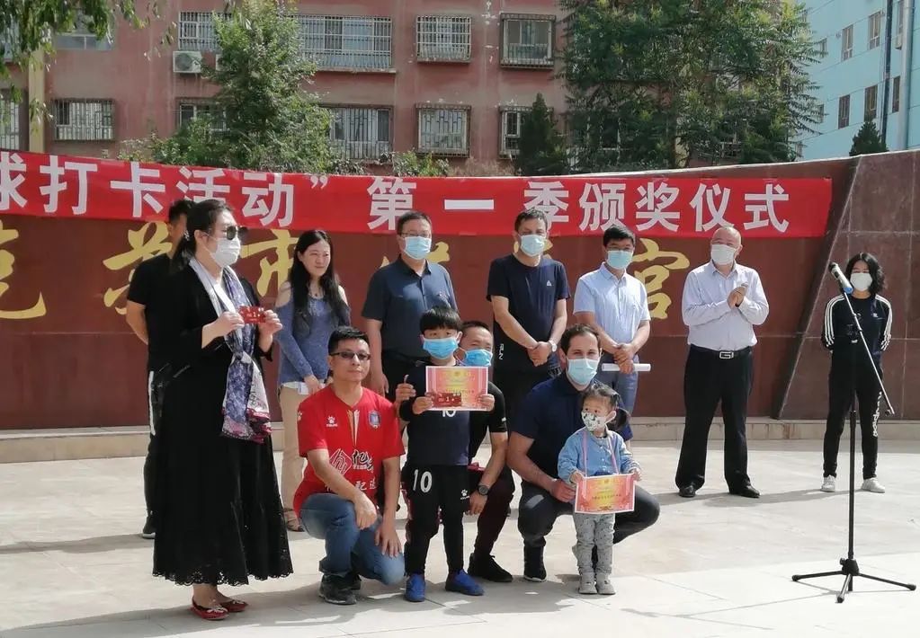 鐤儏瓒崇悆,鐤儏闃村奖绗肩僵涓嬬殑瓒崇悆