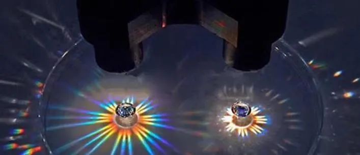 怎样鉴别人造钻石和锆石,怎样识别天然钻石和人工合成钻石