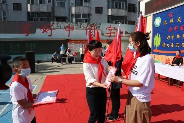 寻乌县实验小学少先队员入队仪式,林州市第一实验小学红领巾入队