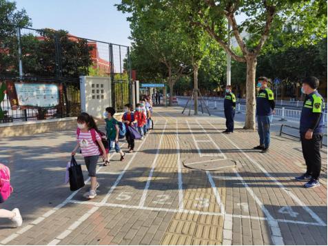 加强校园周边交通安全整治,郑东新区永平路小学