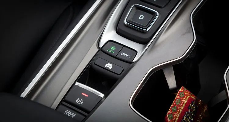 灵魂拷问:补贴6万,他真会把雅阁换成凯美瑞吗?