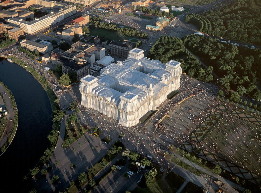 魂归大地传奇艺术家克里斯托逝世,大地艺术家克里斯托