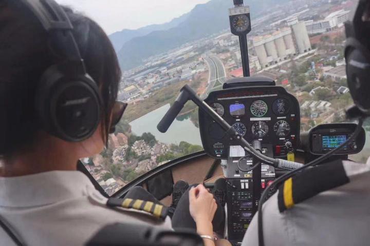 普通人怎么可以学开民航飞机,无基础能学开飞机吗