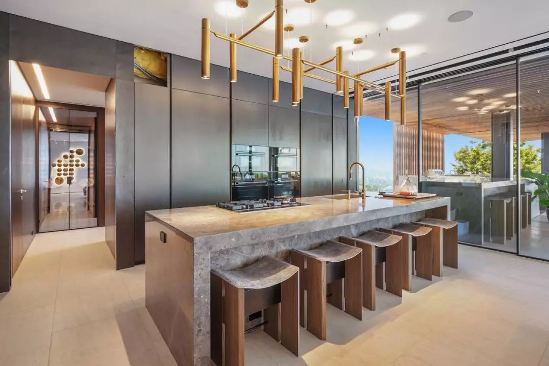 给大家介绍一下3000万的豪宅,价值10亿这样的豪宅你见过吗