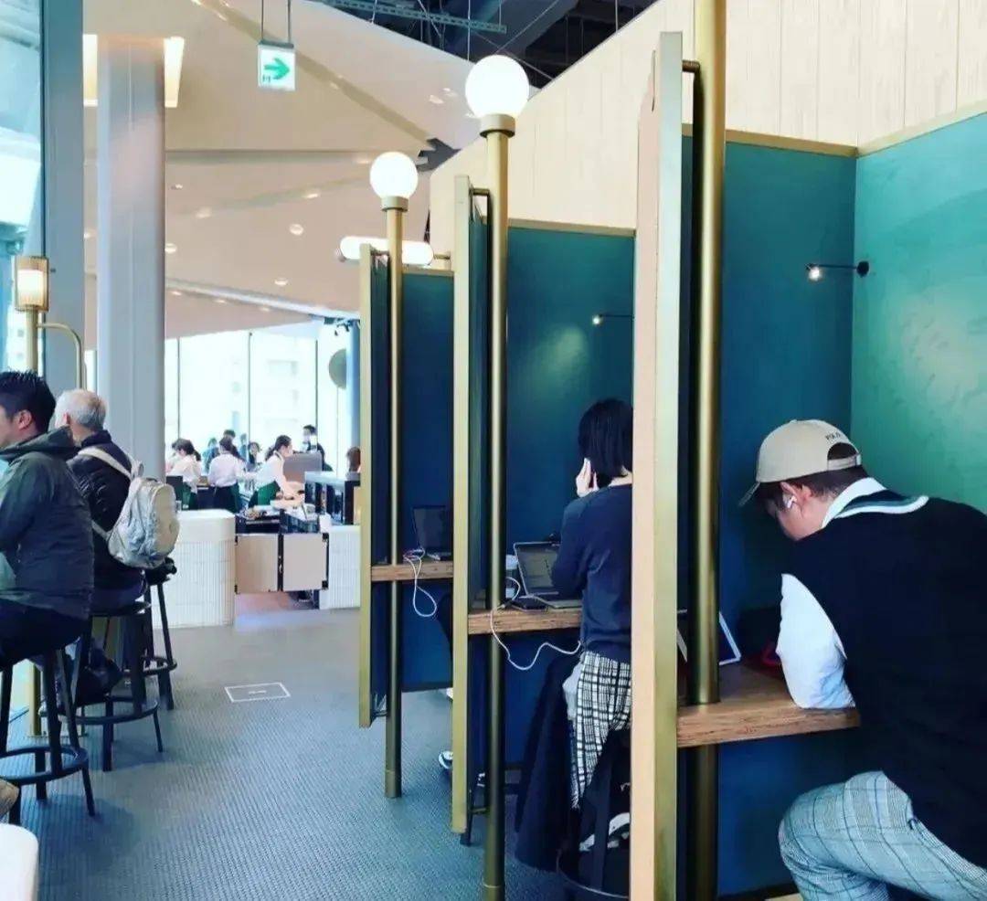 星巴克上班免费喝咖啡,星巴克花多少钱可以免费一杯咖啡