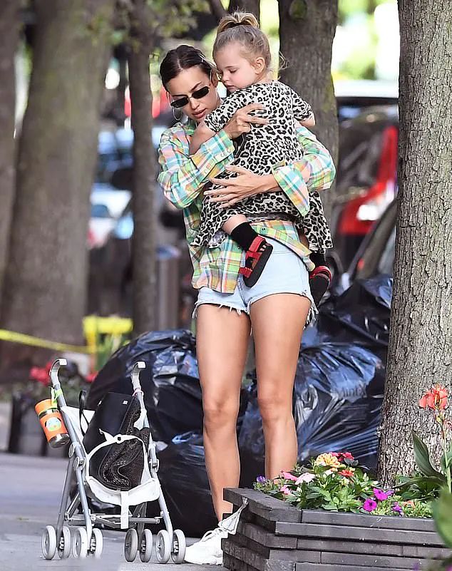 戚薇杨颖撞衫,戚薇撞衫江疏影