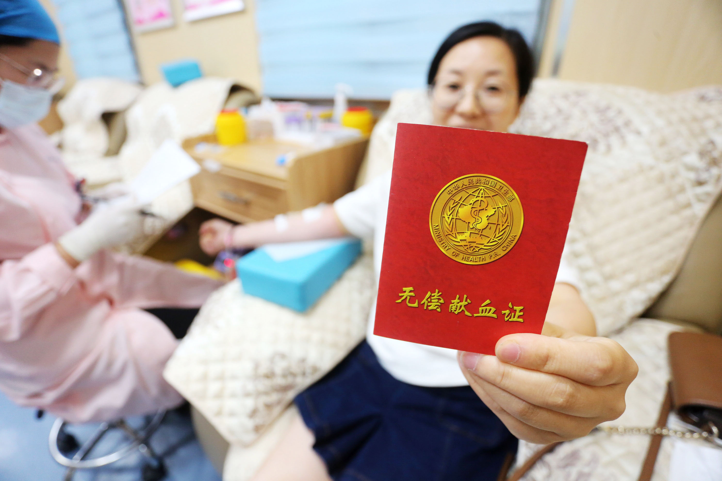 5万余人次撸起袖子献热血，“生命之光”为你们点亮