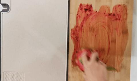 2亿细菌藏身菜板，99%抗菌的变态菜板，不发霉，磨刀磨蒜样样能行