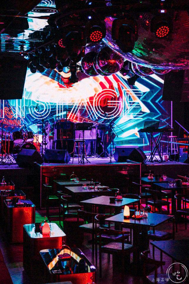 太刚了！这店居然敢开在「中国第一夜店」楼下...