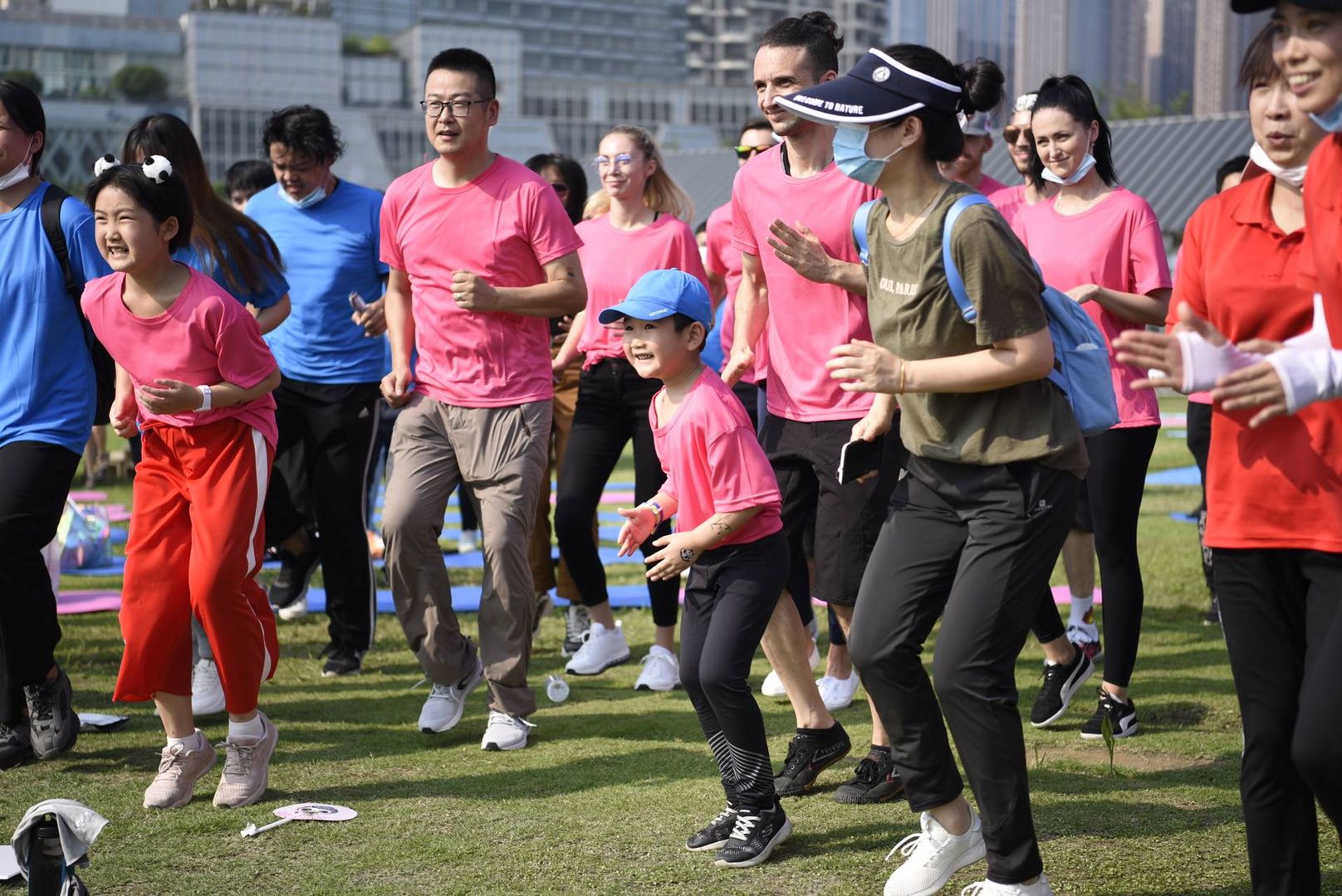 成都熊猫欢欢喜喜,成都大运会开幕式满屏都是熊猫