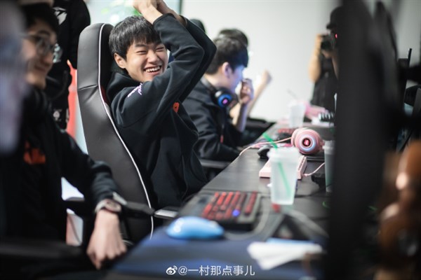 知名电竞选手uzi,uzi网吧视频