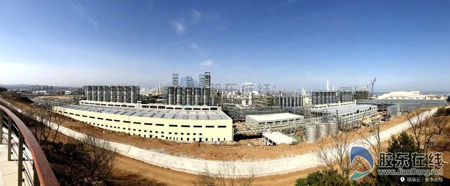 跟着干部视察工作,跟着领导们参观应该站在哪里