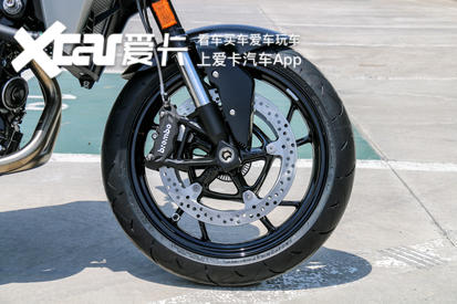 宝马f900r旅行版和运动版怎么选,新款宝马大小眼街车