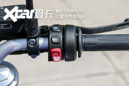 宝马f900r旅行版和运动版怎么选,新款宝马大小眼街车