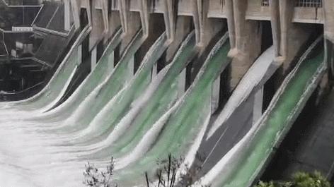 每小时2个西湖冲向下游，新安江水库水位开始下降！建德30万人受影响，桐庐多处汪洋