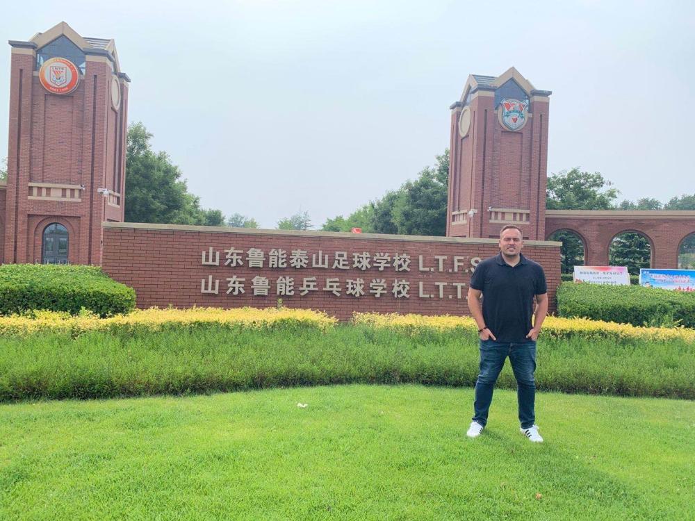 享受最专业最快乐的足球，鲁能青训足球训练营开营