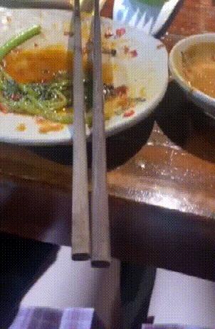 和朋友在ktv玩真心话,和朋友在ktv里玩真心话大冒险