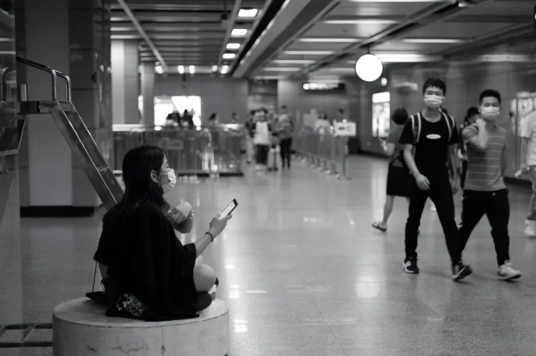 评论实战课|社会最大的悲剧,不是坏人的喧嚣,而是好人的沉默